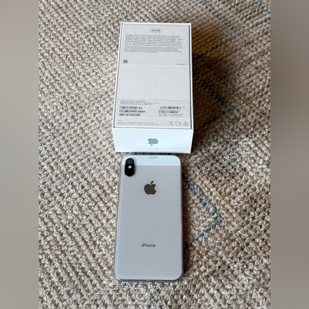 Apple iPhone in Sleek Silver Finish - Picture 4 of 4